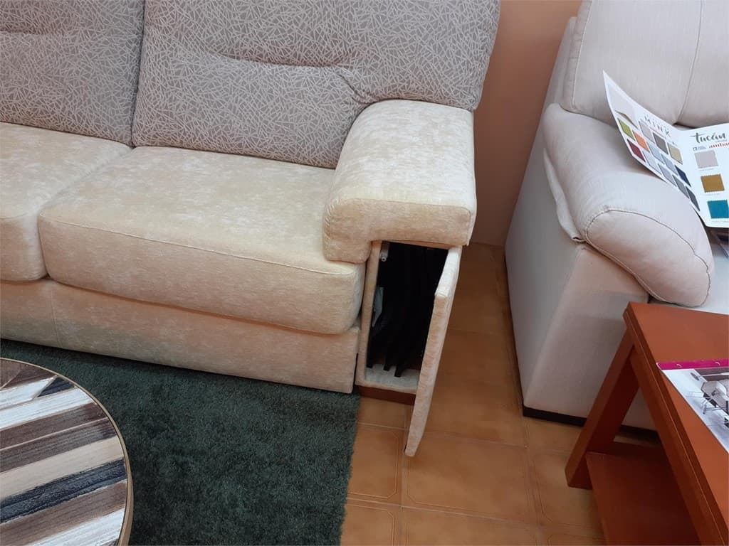 Sofá Espacio+mesas +sillas - Imagen 3