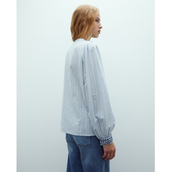 Camisa azul bordada - Imagen 2