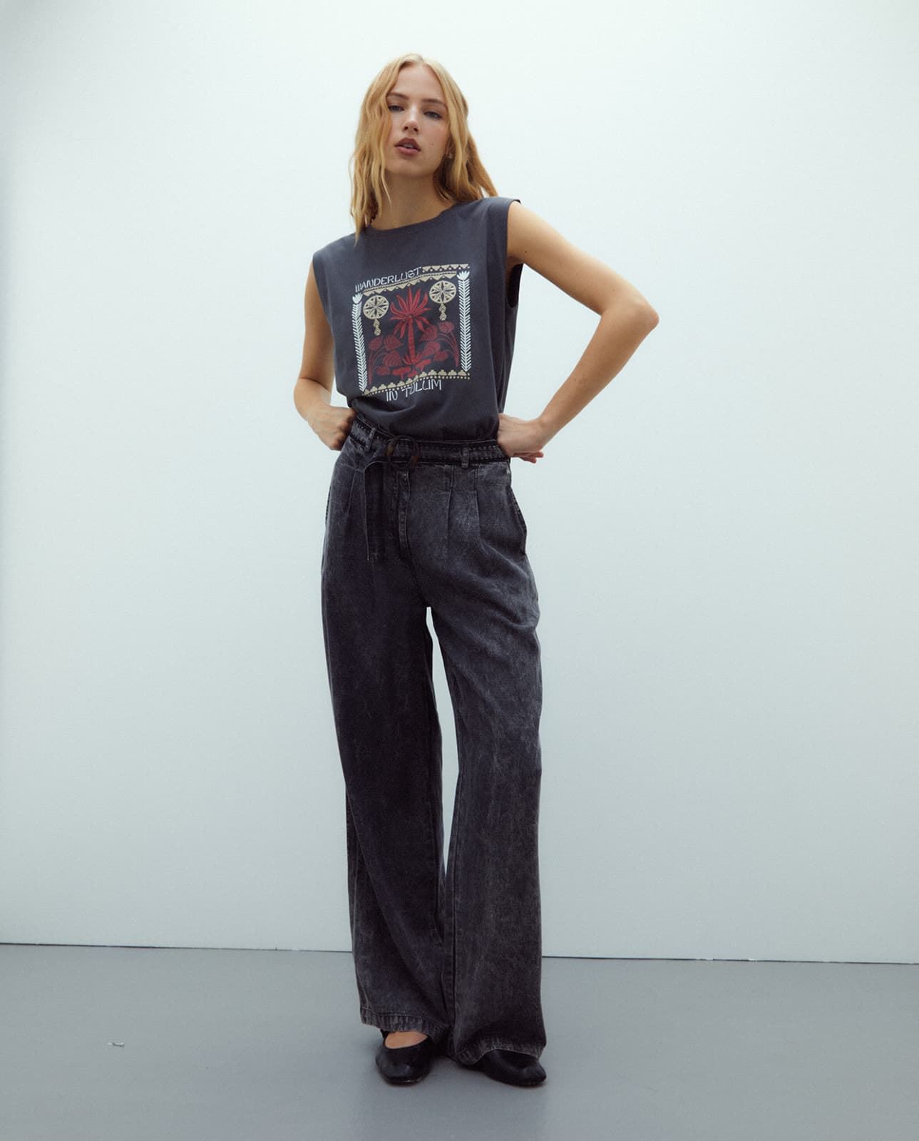 Camiseta gris estampada - Imagen 2