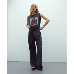 Camiseta gris estampada - Imagen 2