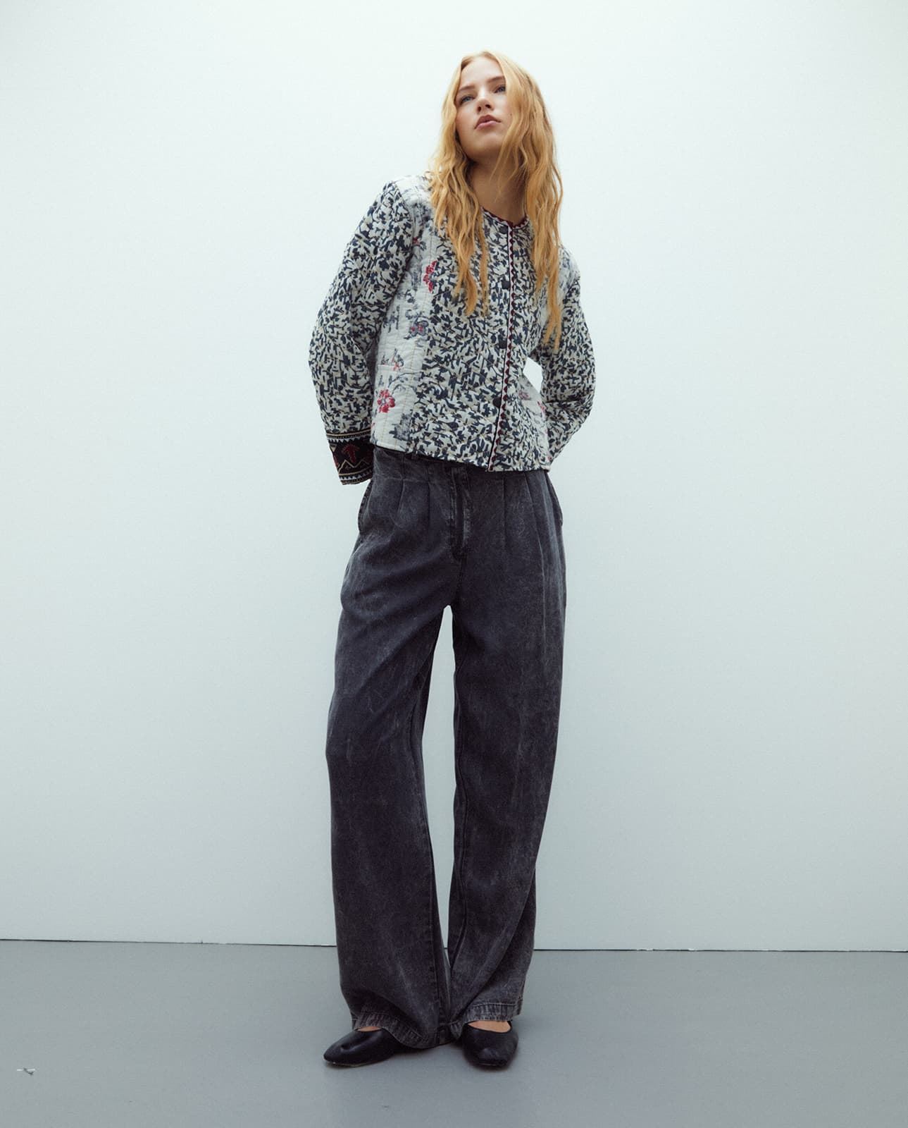 Chaqueta estampada negra - Imagen 4