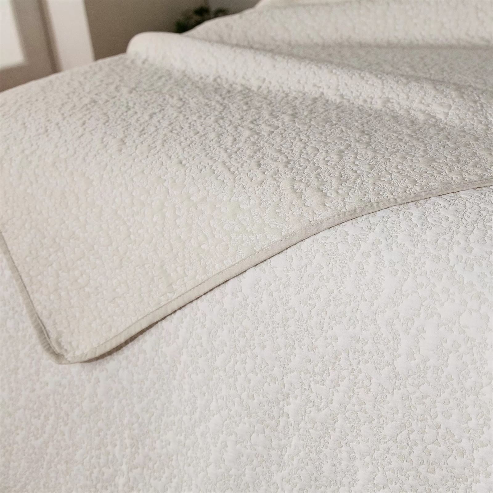 Cubrecama MALTES beige 907 - Imagen 3