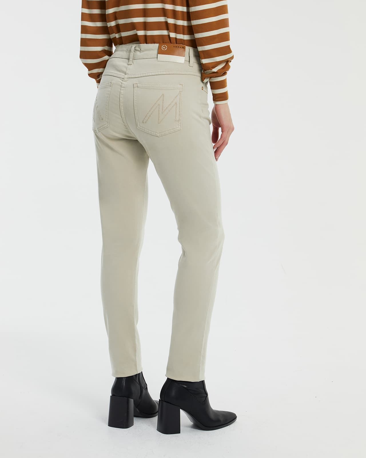 Pantalón beige - Imagen 2