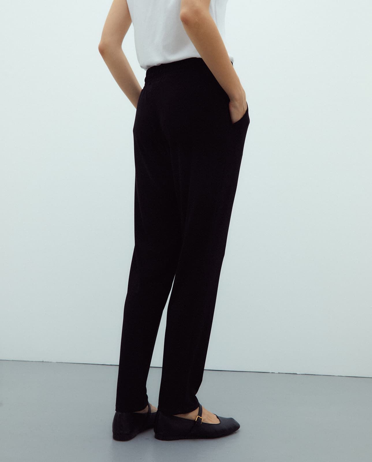 Pantalón jogger negro - Imagen 2