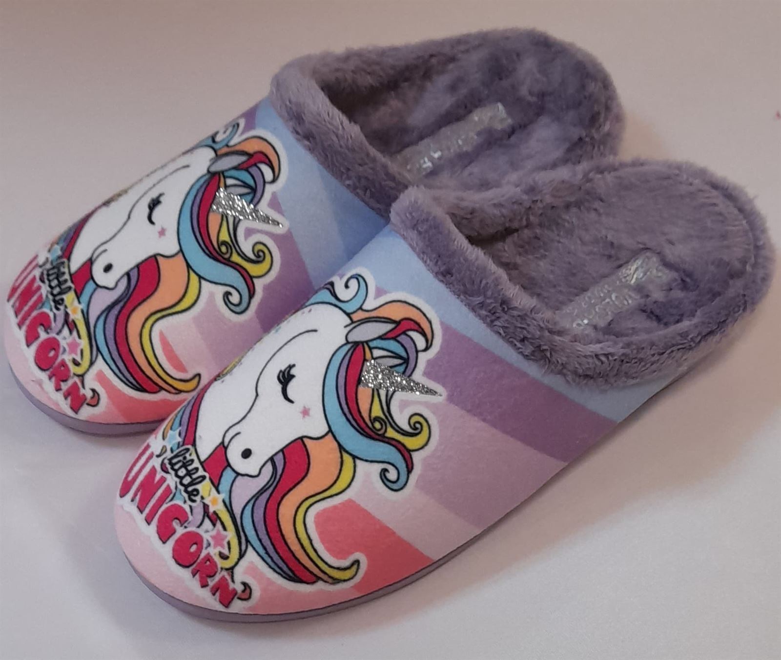 Zapatilla lila unicornio - Imagen 1