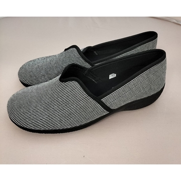 Zapatilla negra lion - Imagen 1